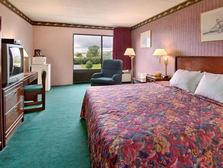Comfort Inn & Suites ווטרטאון חדר תמונה